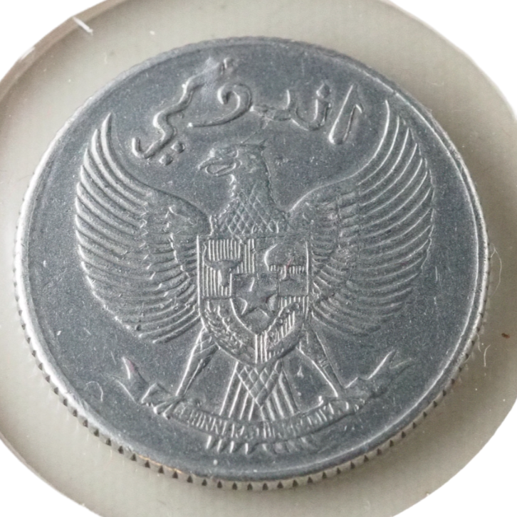 Close-up of 10 Sen Indonesia 1954 Aluminium Coin showing details